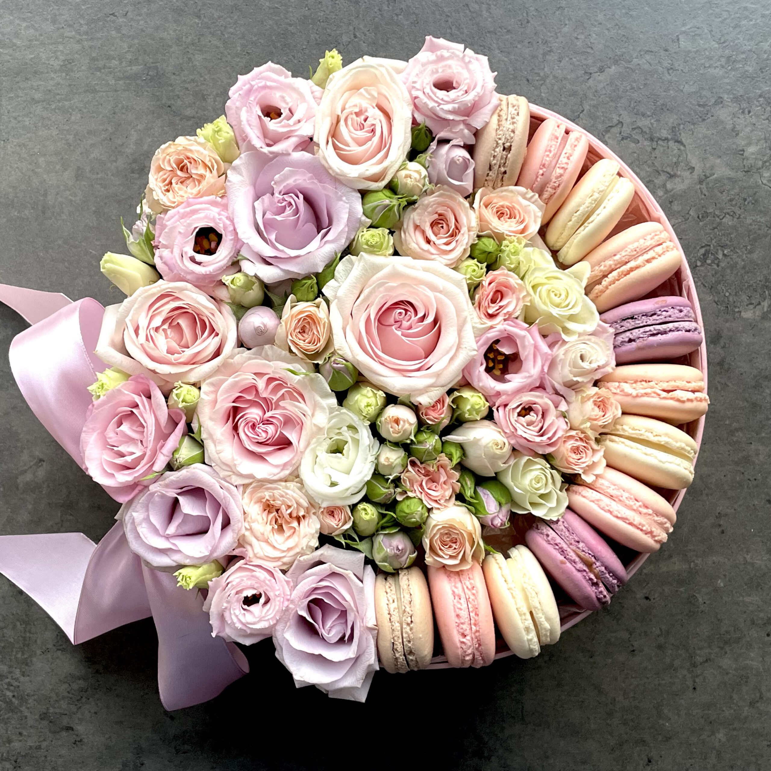 Pink Box with Flowers and Macarons M
