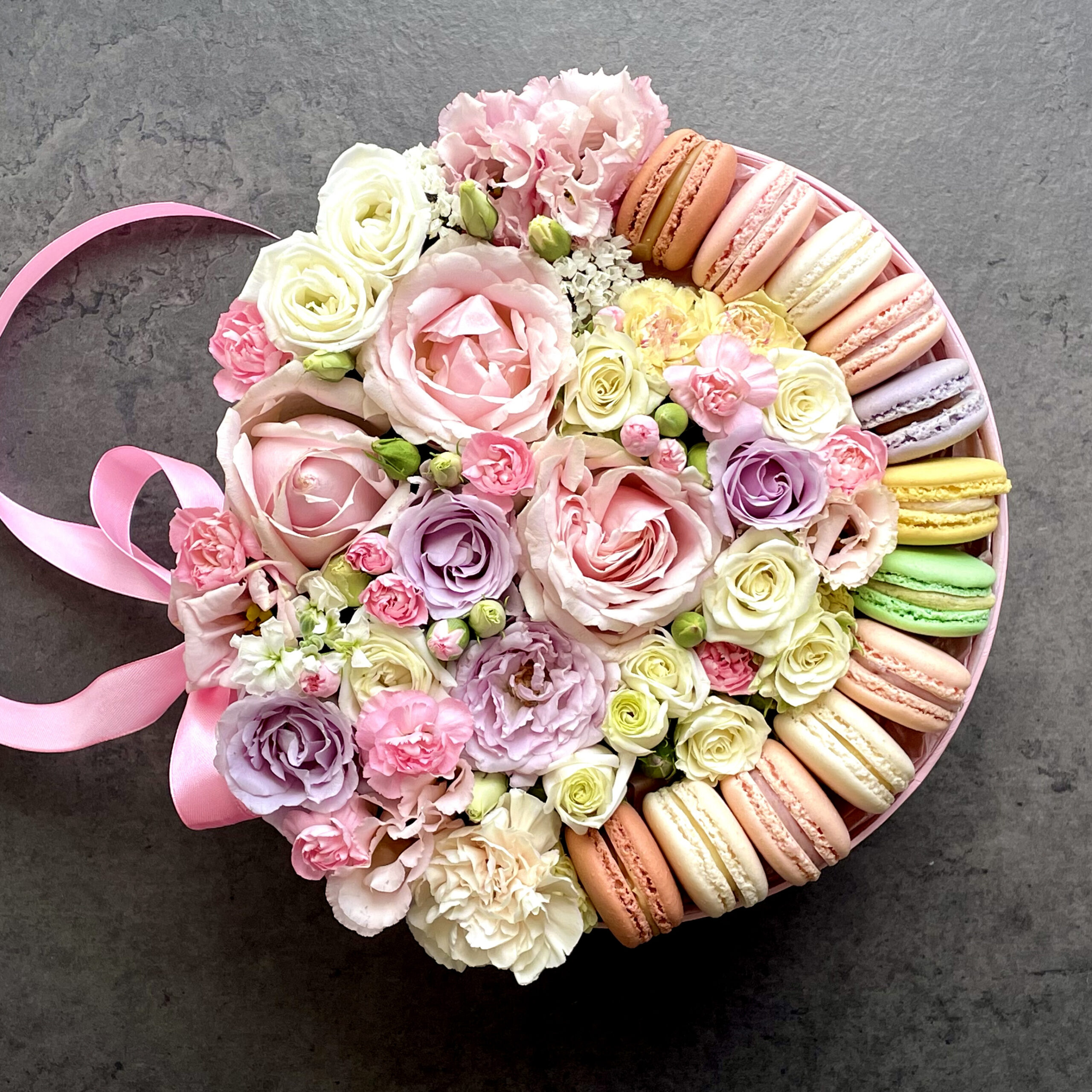 Flowers and Macaroons in a pink box M
