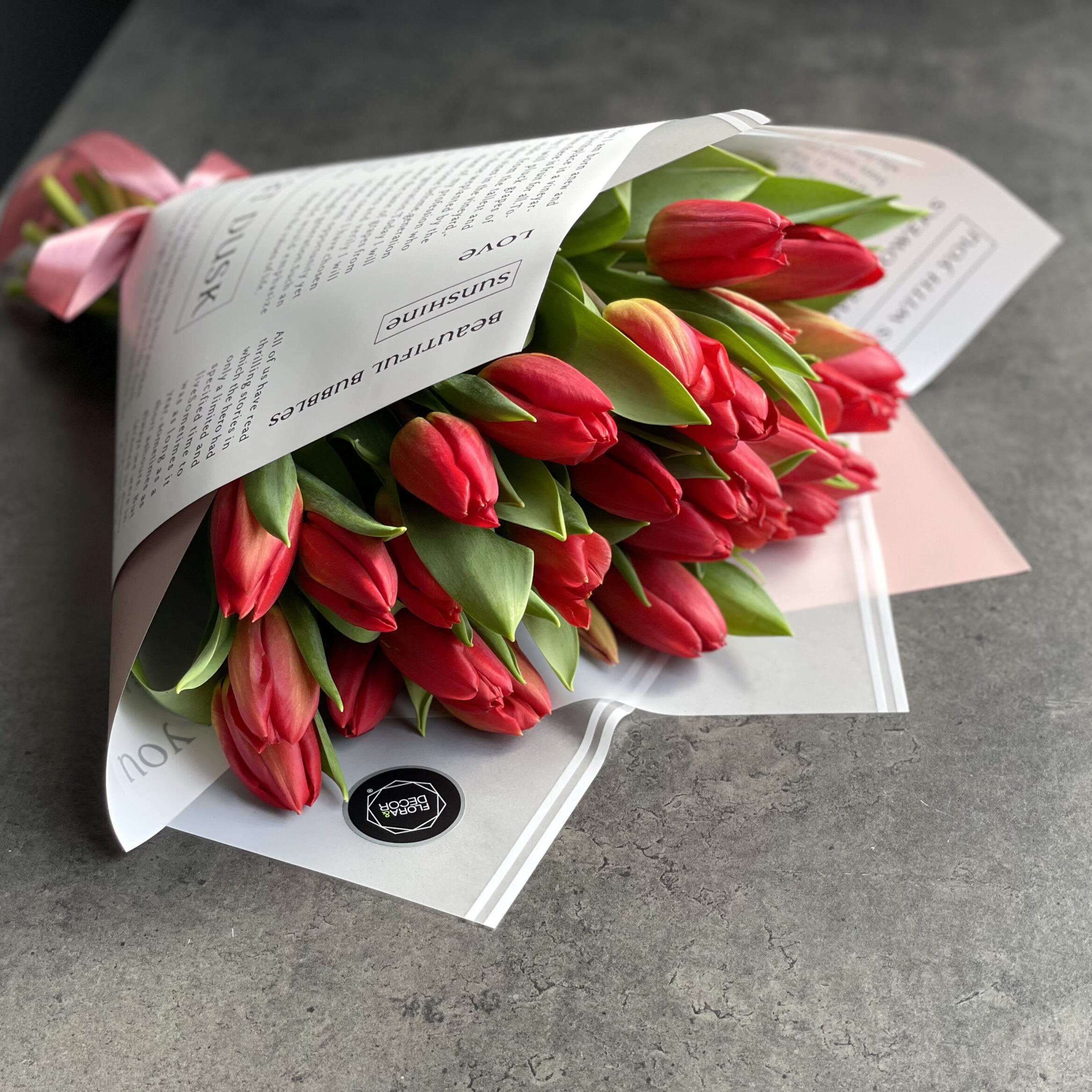 29 Ярко-красных Тюльпанов