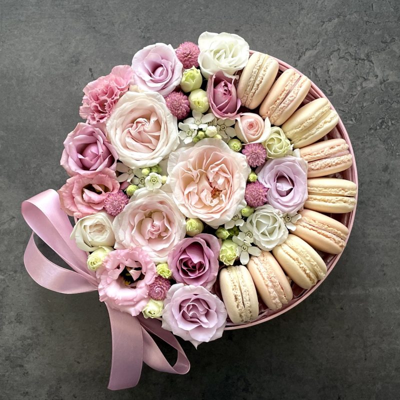 Pink Box with Flowers and Macarons S